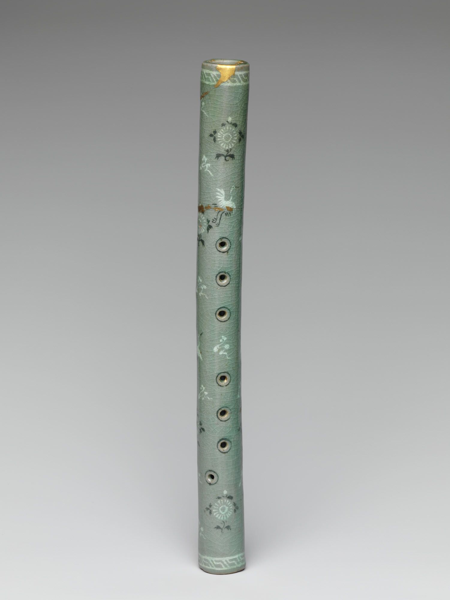 Vertical flute decorated with chrysanthemums, cranes, and clouds